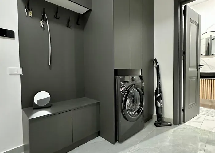 Modern 2br Apartment, Free Parking, Near Center & Metro *