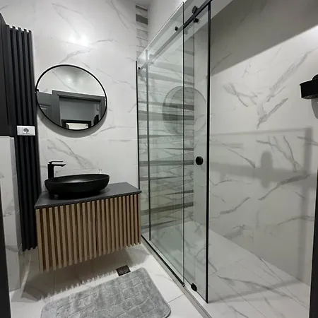 Modern 2br Apartment, Free Parking, Near Center & Metro Appartement