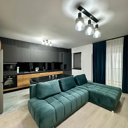 Modern 2br Apartment, Free Parking, Near Center & Metro