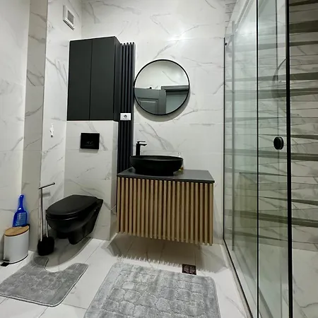 Modern 2br Apartment, Free Parking, Near Center & Metro * Bucharest