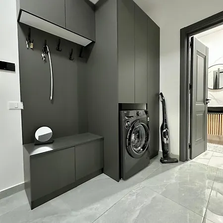 Modern 2br Apartment, Free Parking, Near Center & Metro *