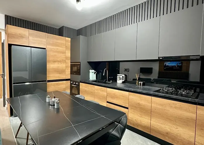 Modern 2br Apartment, Free Parking, Near Center & Metro